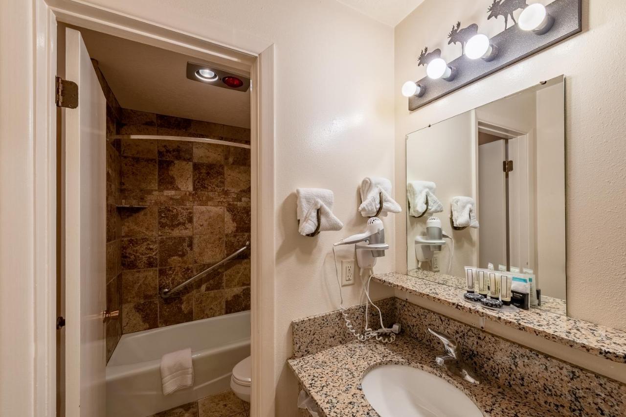 49'Er Inn & Suites Джексон Экстерьер фото
